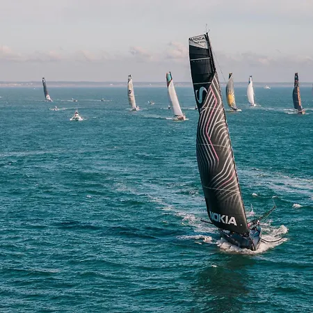 Le Saint Pierre - 2 Etoiles Face Les Sables-dʼOlonne